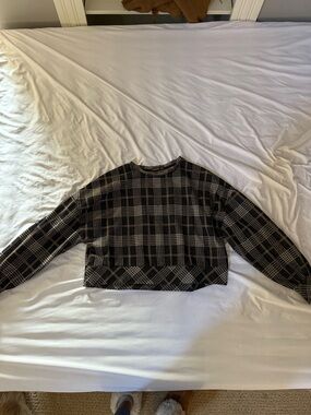 stradivarius Black/Brown Plaid Cropped Crewneck Sweater
